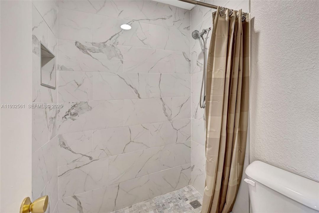 En Venta: $119,500 (2 camas, 2 baños, 930 Pies cuadrados)