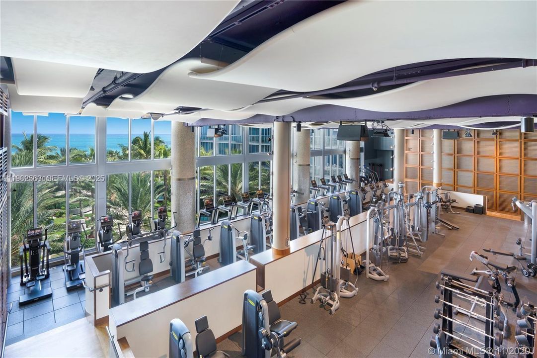 For Sale: $2,300,000 (2 beds, 2 baths, 1290 Square Feet)