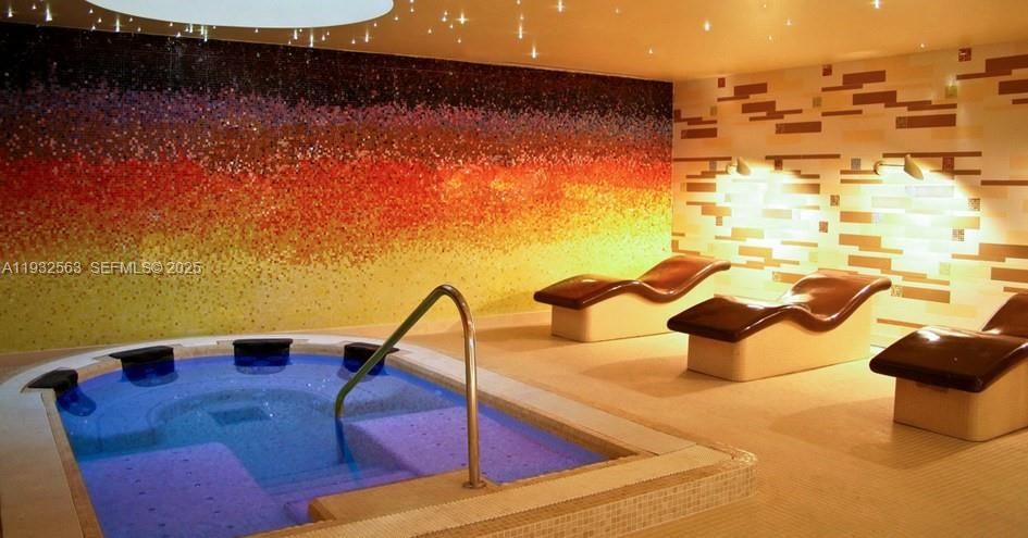 For Sale: $2,300,000 (2 beds, 2 baths, 1290 Square Feet)