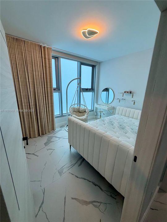 For Sale: $2,300,000 (2 beds, 2 baths, 1290 Square Feet)