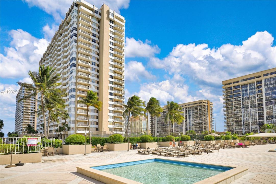 На продажу: $550,000 (2 спален, 2 ванн, 1340 Квадратных фут)