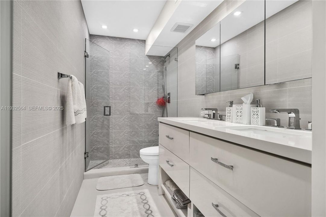 На продажу: $550,000 (2 спален, 2 ванн, 1340 Квадратных фут)