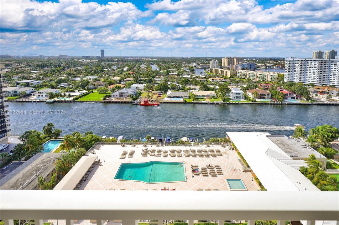 На продажу: $550,000 (2 спален, 2 ванн, 1340 Квадратных фут)