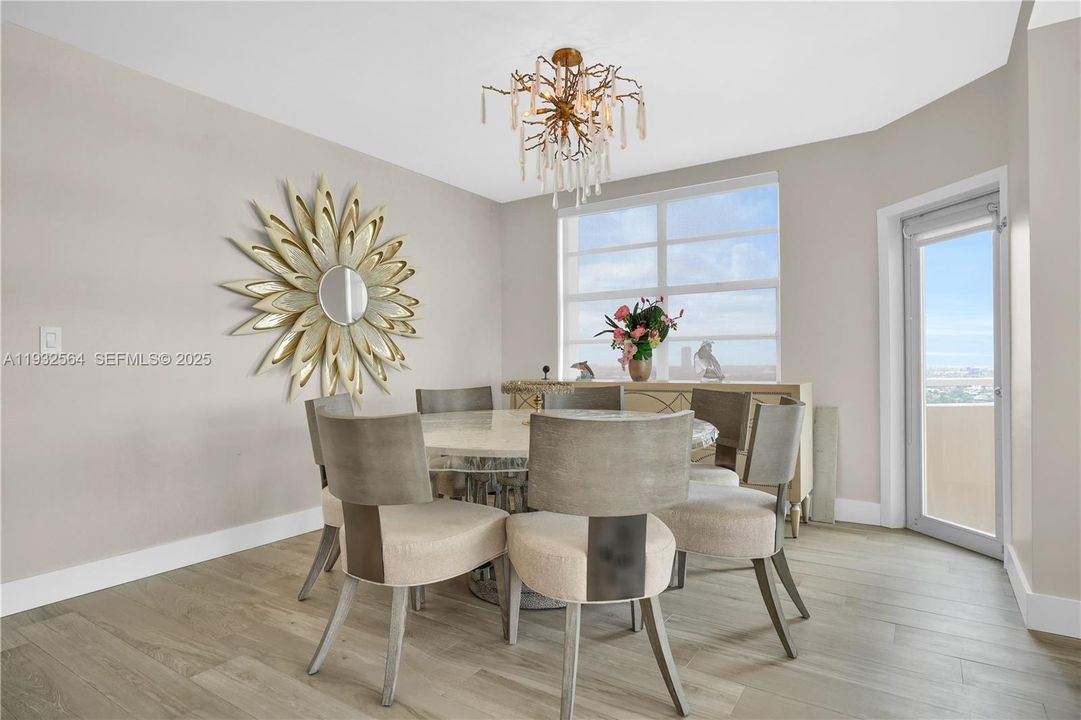 На продажу: $550,000 (2 спален, 2 ванн, 1340 Квадратных фут)