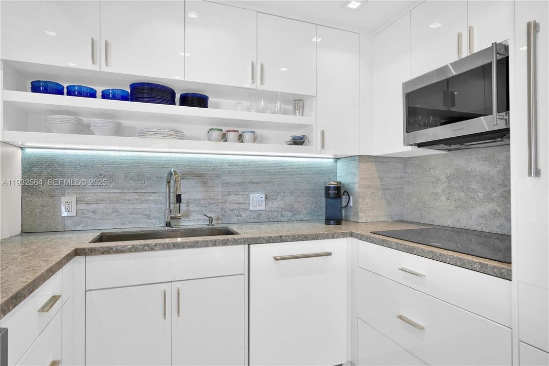 На продажу: $550,000 (2 спален, 2 ванн, 1340 Квадратных фут)