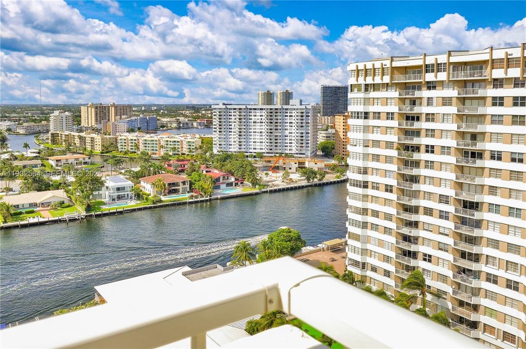 На продажу: $550,000 (2 спален, 2 ванн, 1340 Квадратных фут)