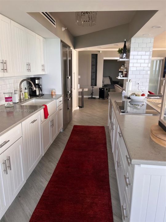 出租: $10,200 (2 贝兹, 2 浴室, 2120 平方英尺)