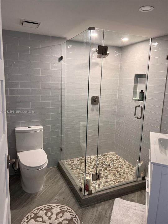 出租: $10,200 (2 贝兹, 2 浴室, 2120 平方英尺)