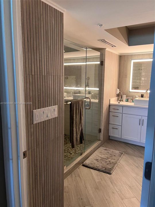 出租: $10,200 (2 贝兹, 2 浴室, 2120 平方英尺)