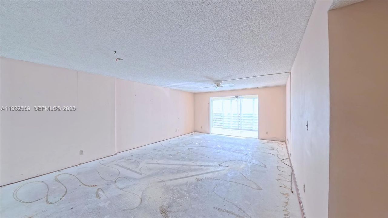 待售: $260,000 (2 贝兹, 2 浴室, 1190 平方英尺)