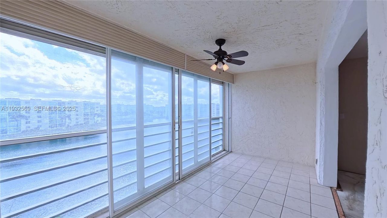 待售: $260,000 (2 贝兹, 2 浴室, 1190 平方英尺)