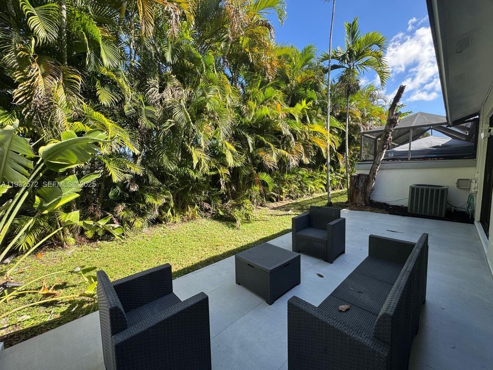 For Sale: $709,000 (3 beds, 2 baths, 1809 Square Feet)