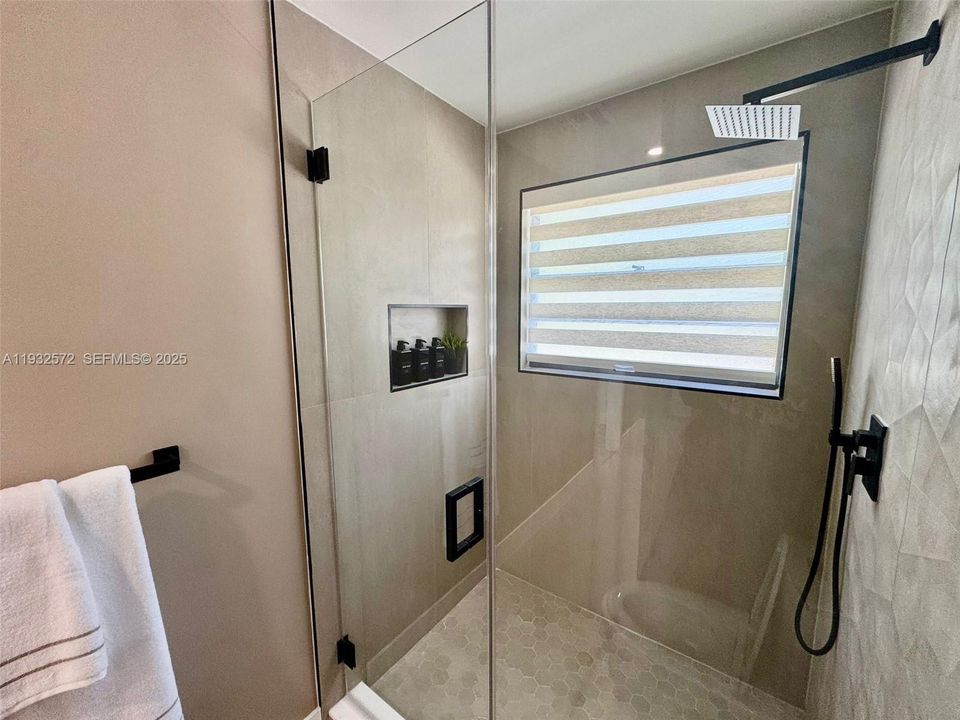 For Sale: $709,000 (3 beds, 2 baths, 1809 Square Feet)