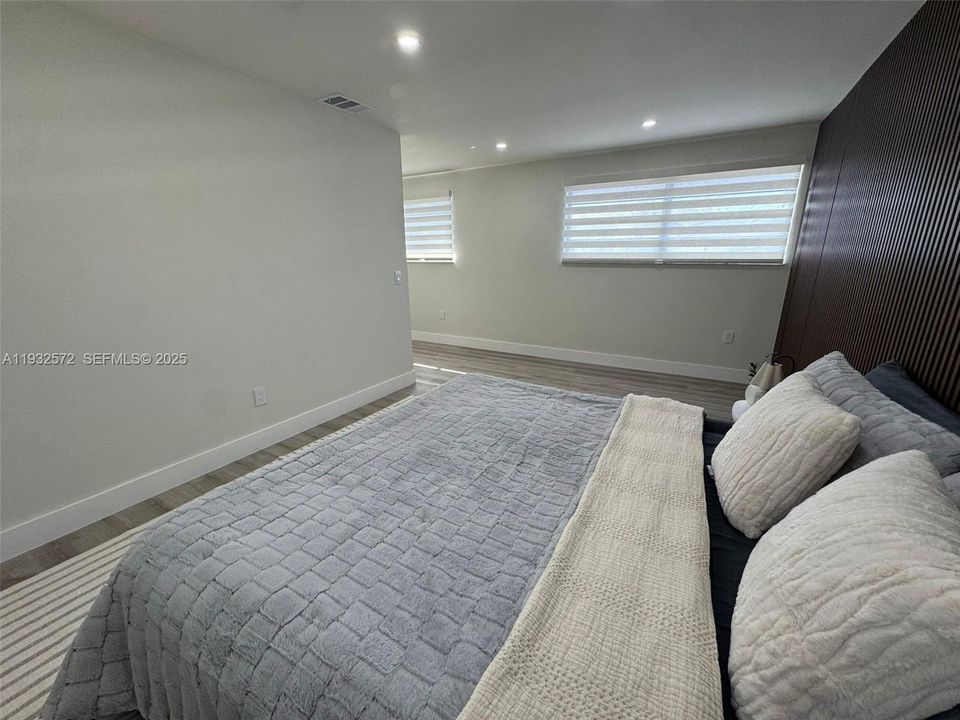 For Sale: $709,000 (3 beds, 2 baths, 1809 Square Feet)