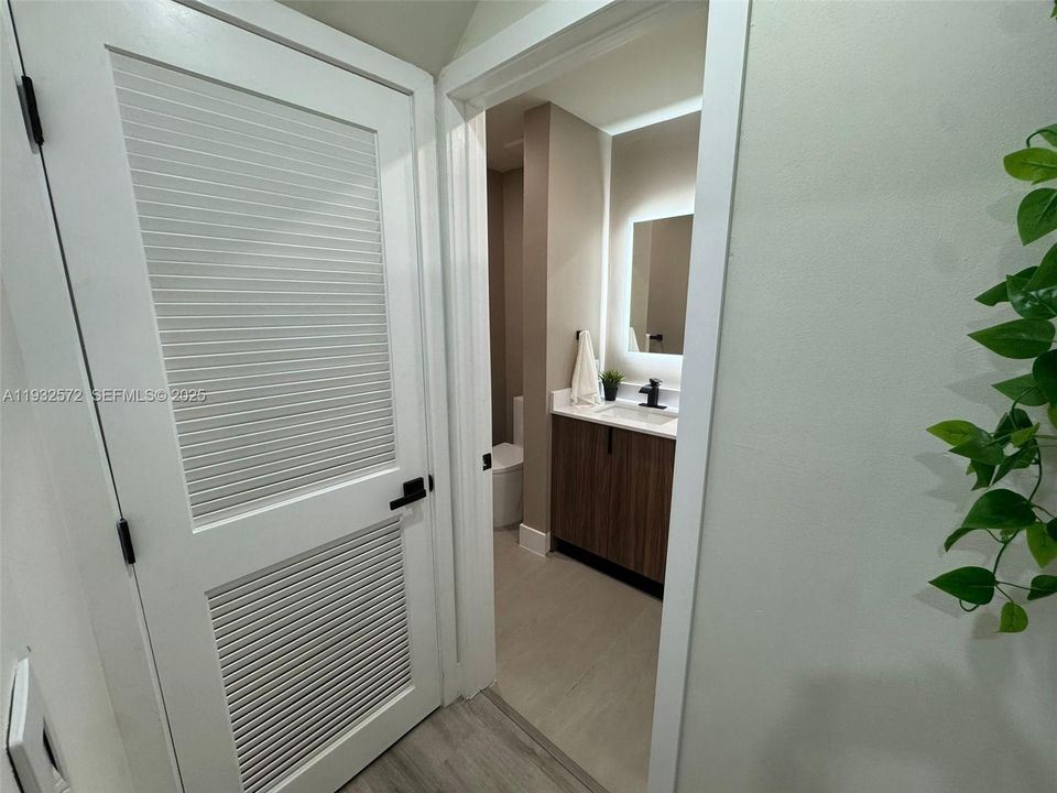 For Sale: $709,000 (3 beds, 2 baths, 1809 Square Feet)