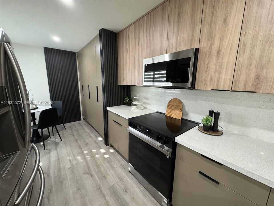 For Sale: $709,000 (3 beds, 2 baths, 1809 Square Feet)