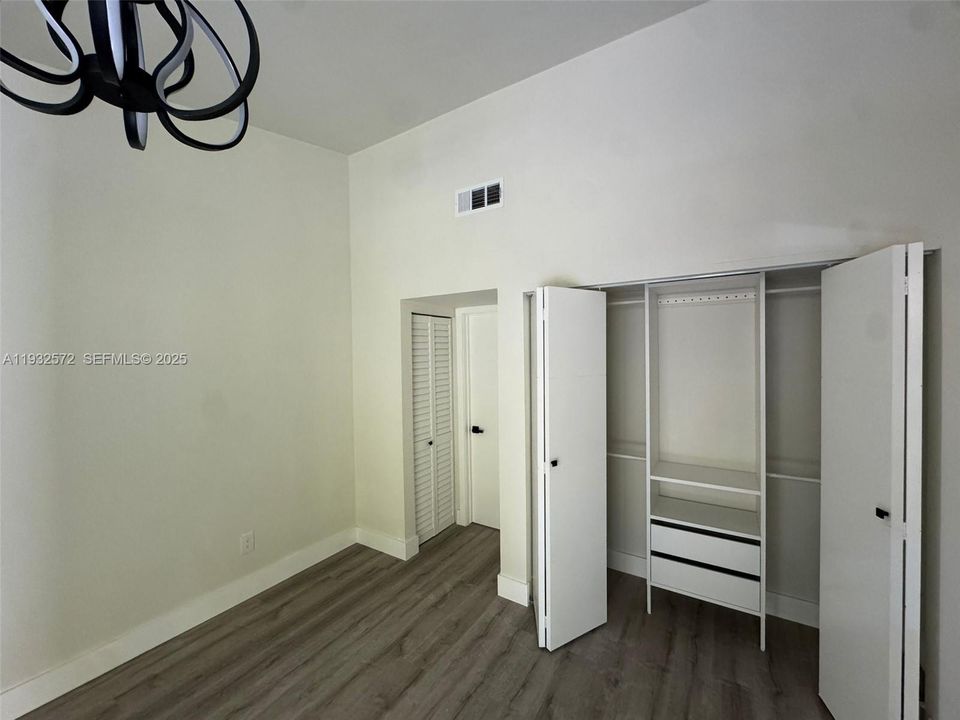 For Sale: $709,000 (3 beds, 2 baths, 1809 Square Feet)