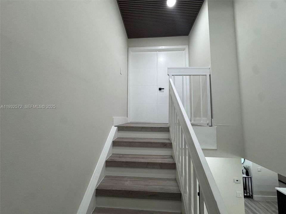 For Sale: $709,000 (3 beds, 2 baths, 1809 Square Feet)