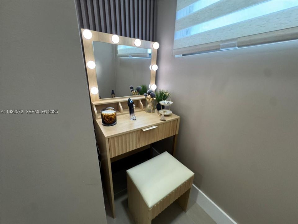 For Sale: $709,000 (3 beds, 2 baths, 1809 Square Feet)