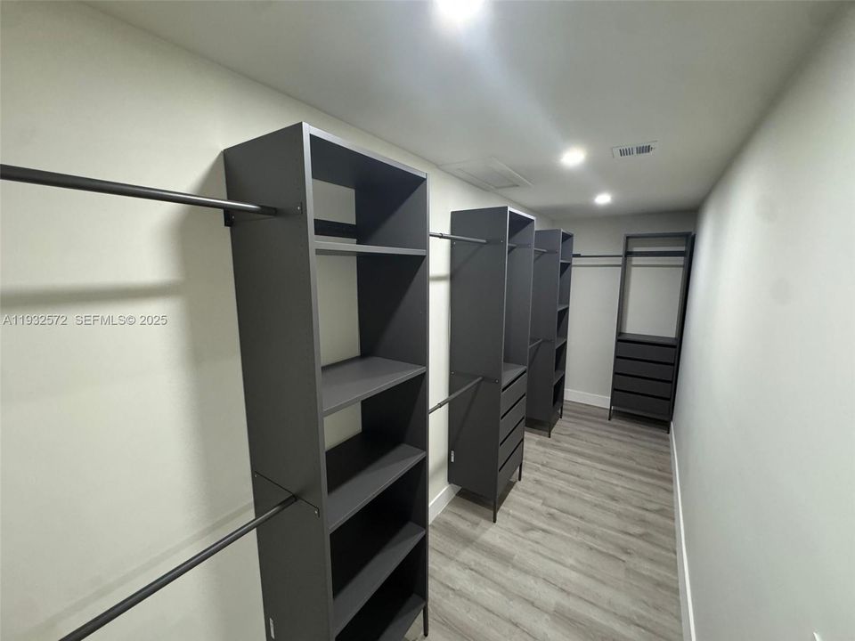 For Sale: $709,000 (3 beds, 2 baths, 1809 Square Feet)