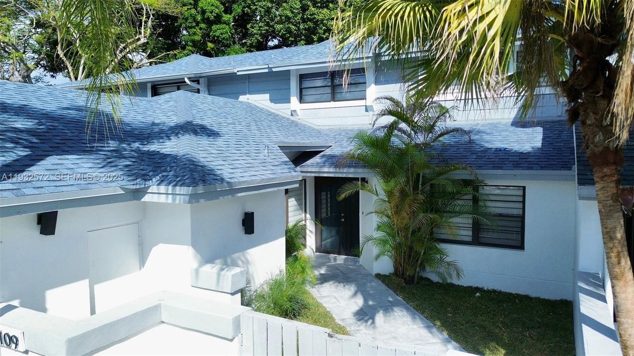 For Sale: $709,000 (3 beds, 2 baths, 1809 Square Feet)