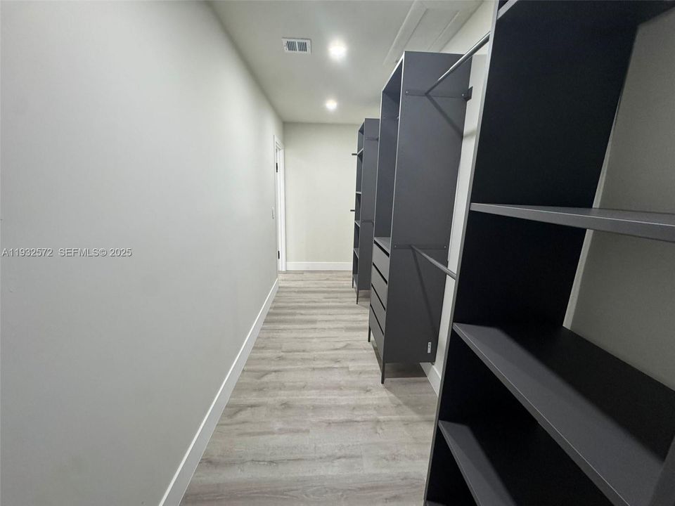 For Sale: $709,000 (3 beds, 2 baths, 1809 Square Feet)