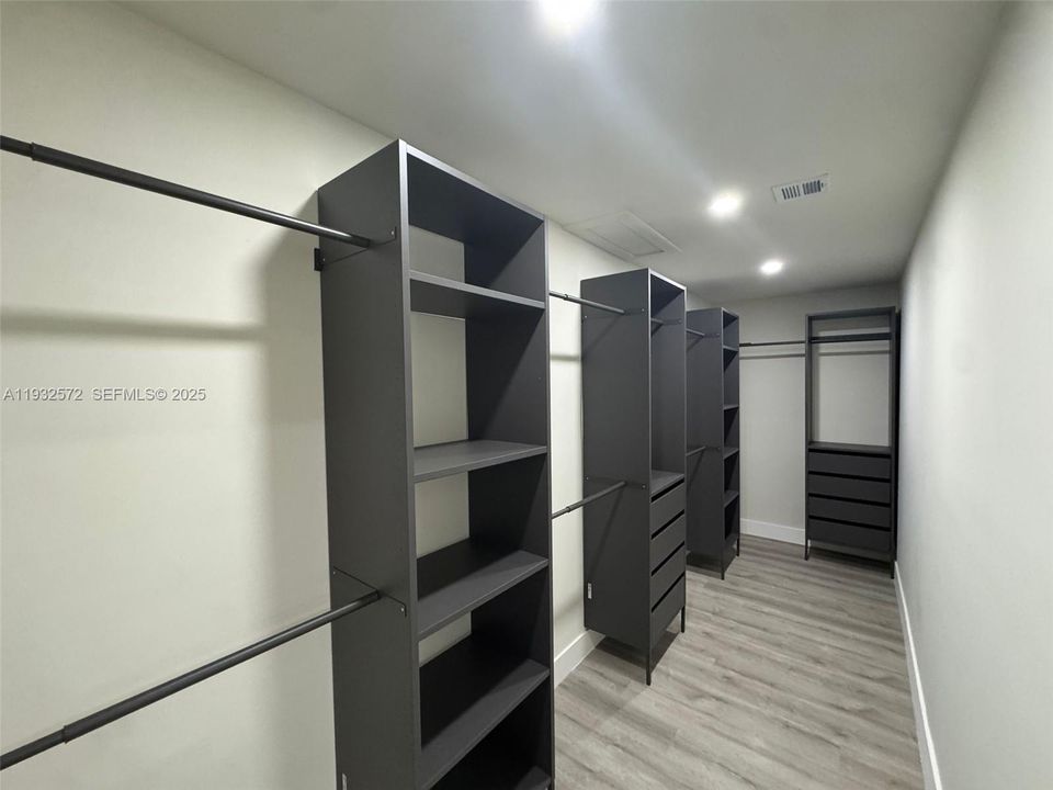 For Sale: $709,000 (3 beds, 2 baths, 1809 Square Feet)