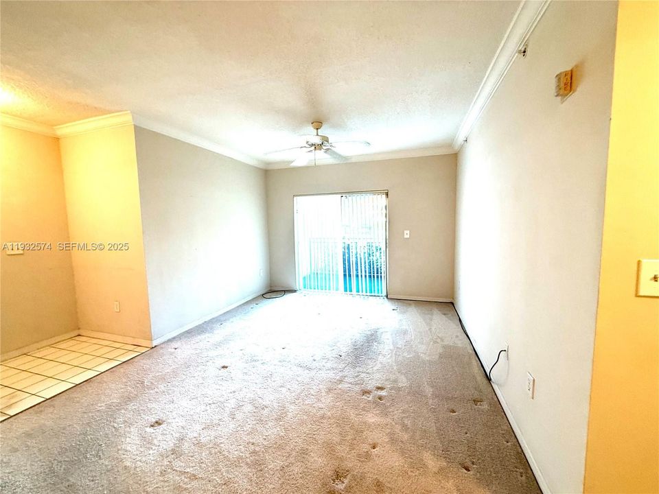 For Sale: $250,000 (1 beds, 1 baths, 690 Square Feet)