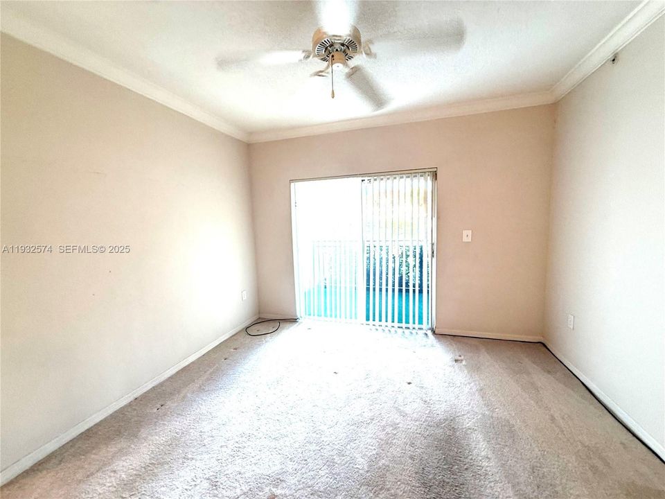 For Sale: $250,000 (1 beds, 1 baths, 690 Square Feet)