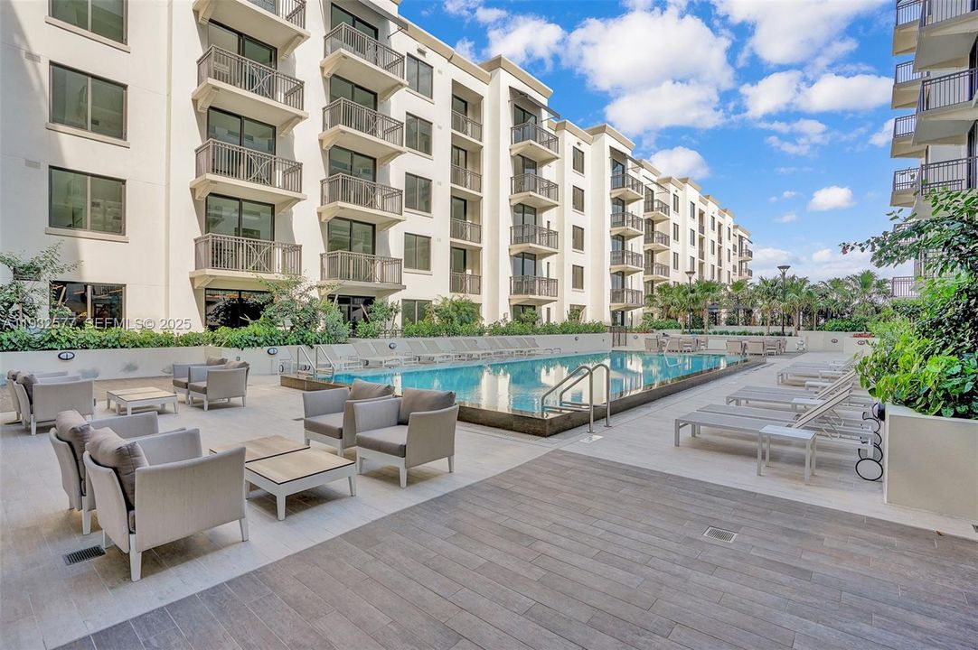 出租: $3,600 (1 贝兹, 1 浴室, 703 平方英尺)