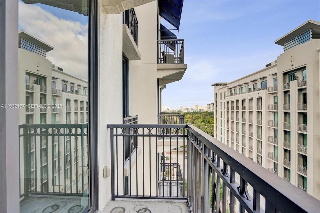 出租: $3,600 (1 贝兹, 1 浴室, 703 平方英尺)