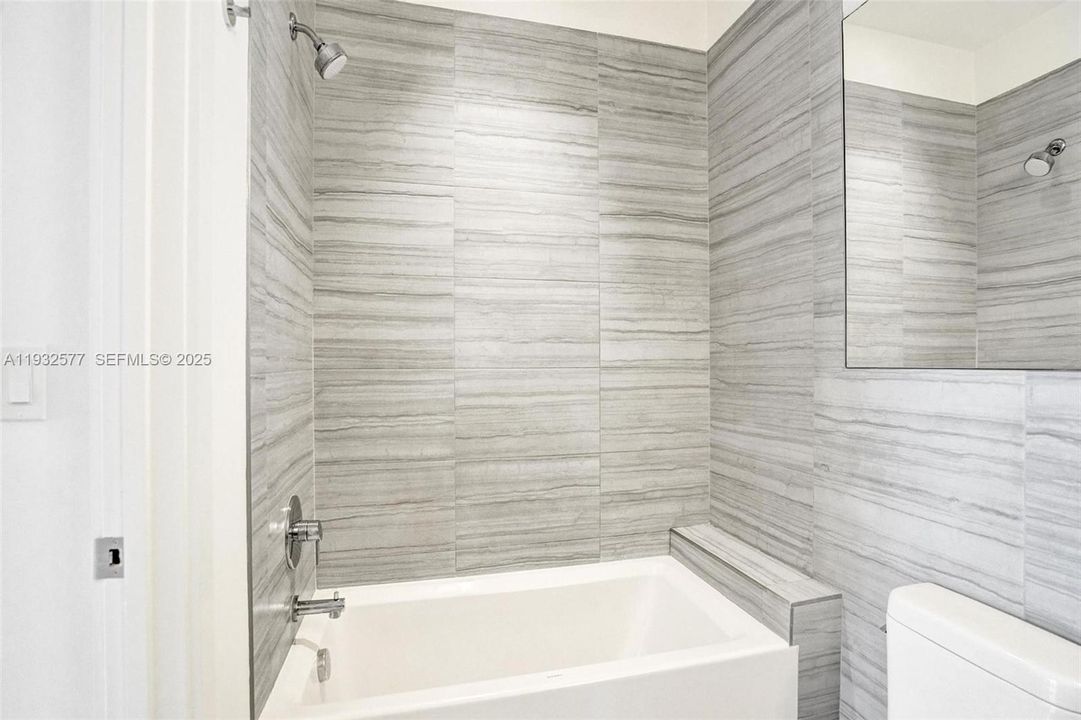 出租: $3,600 (1 贝兹, 1 浴室, 703 平方英尺)