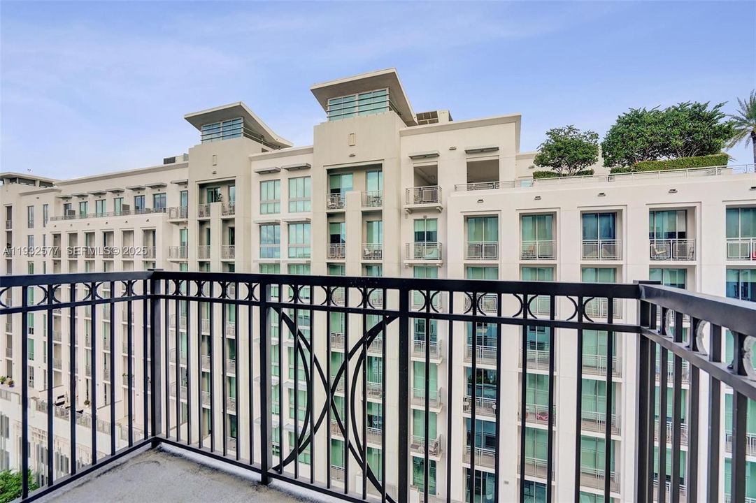 出租: $3,600 (1 贝兹, 1 浴室, 703 平方英尺)