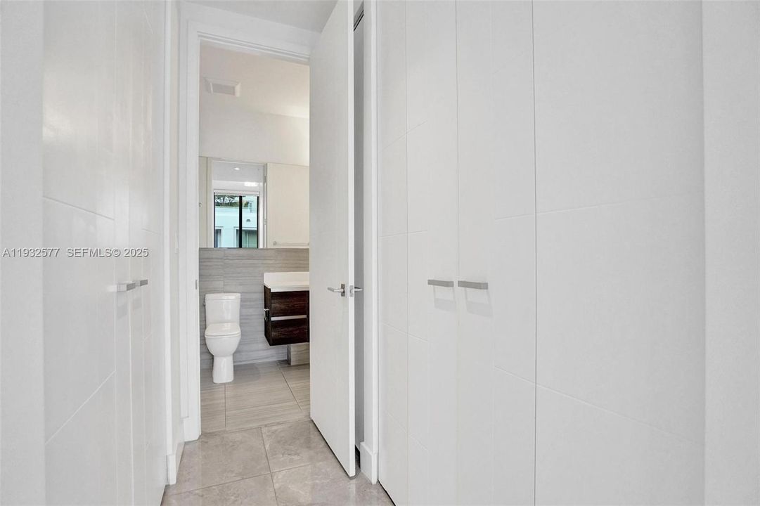 出租: $3,600 (1 贝兹, 1 浴室, 703 平方英尺)