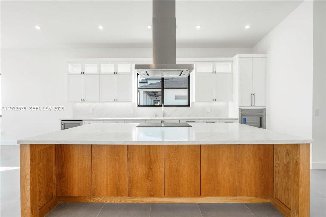 En Venta: $6,300,000 (5 camas, 4 baños, 3434 Pies cuadrados)