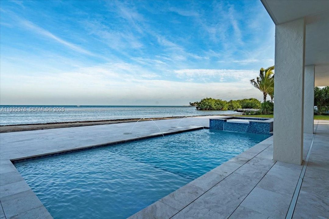 En Venta: $6,300,000 (5 camas, 4 baños, 3434 Pies cuadrados)