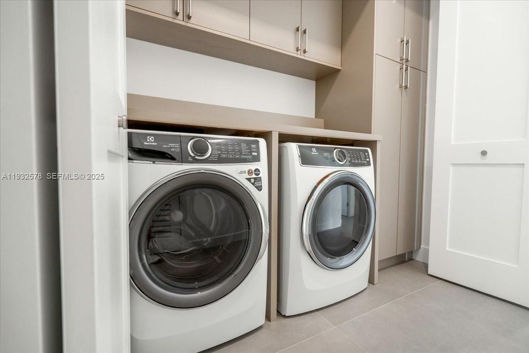 En Venta: $6,300,000 (5 camas, 4 baños, 3434 Pies cuadrados)