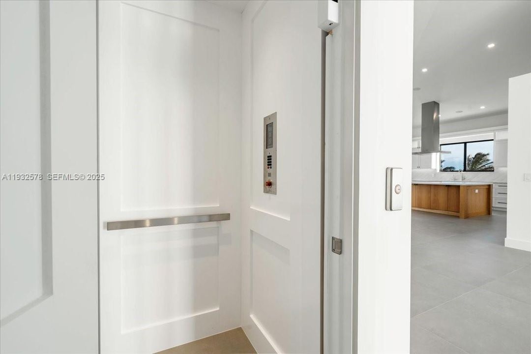 En Venta: $6,300,000 (5 camas, 4 baños, 3434 Pies cuadrados)