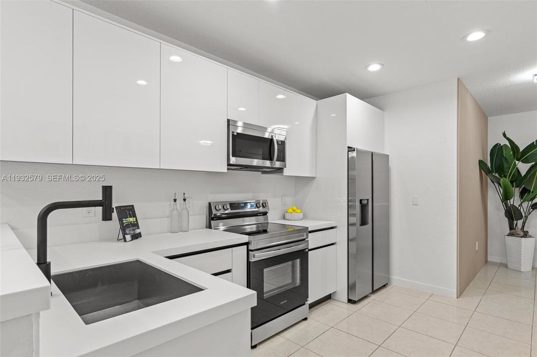 На продажу: $520,000 (3 спален, 2 ванн, 1120 Квадратных фут)