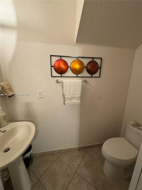 For Sale: $370,000 (3 beds, 2 baths, 1716 Square Feet)