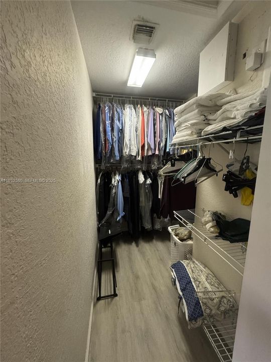 For Sale: $370,000 (3 beds, 2 baths, 1716 Square Feet)