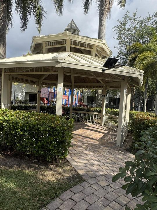 For Sale: $370,000 (3 beds, 2 baths, 1716 Square Feet)