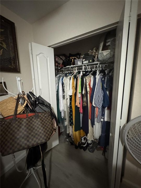 For Sale: $370,000 (3 beds, 2 baths, 1716 Square Feet)