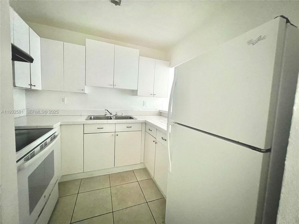 For Rent: $1,850 (1 beds, 1 baths, 743 Square Feet)