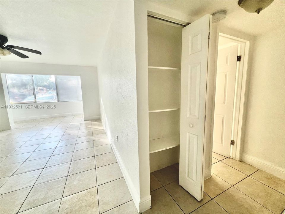 For Rent: $1,850 (1 beds, 1 baths, 743 Square Feet)