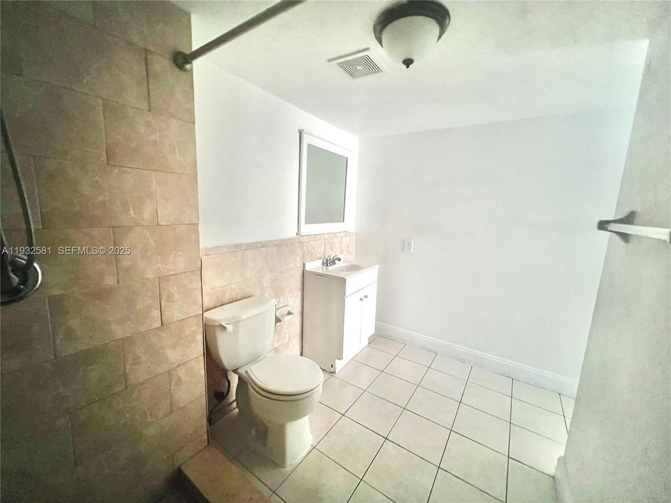 For Rent: $1,850 (1 beds, 1 baths, 743 Square Feet)
