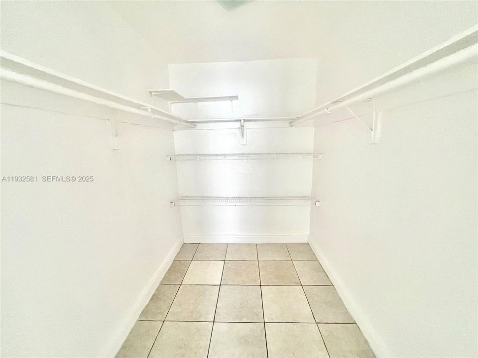 For Rent: $1,850 (1 beds, 1 baths, 743 Square Feet)