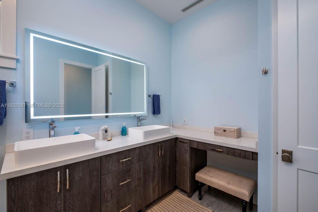 На продажу: $7,500,000 (5 спален, 4 ванн, 3434 Квадратных фут)