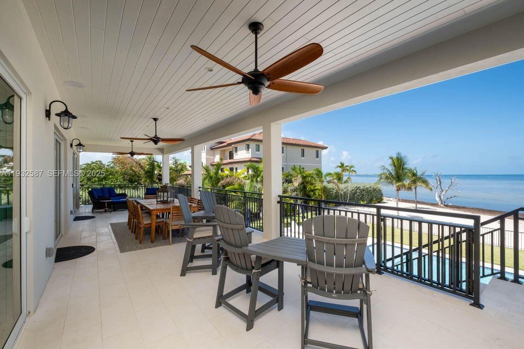 На продажу: $7,500,000 (5 спален, 4 ванн, 3434 Квадратных фут)