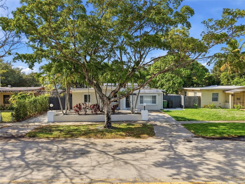 For Rent: $4,200 (4 beds, 2 baths, 1822 Square Feet)